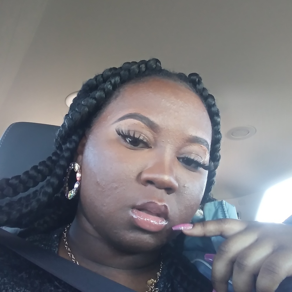 Meet your Posher, Dequasha